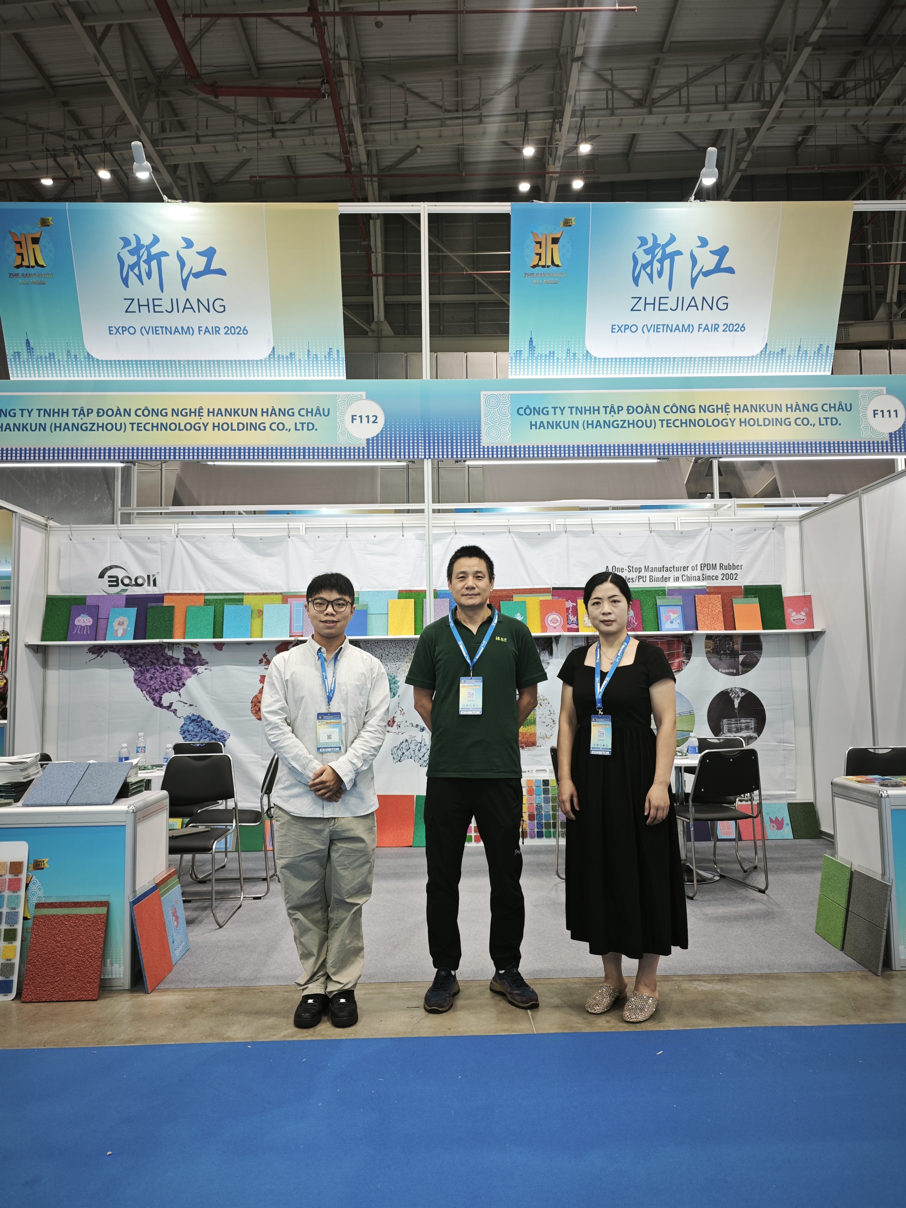 The Baoli Technology team at the Vietnam exhibition.